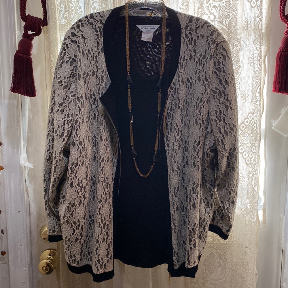 MISOOK! 2PC ABSOLUTELY BEAUTIFUL! BEIGE LACE/BLK W/S S MATCHING TOP